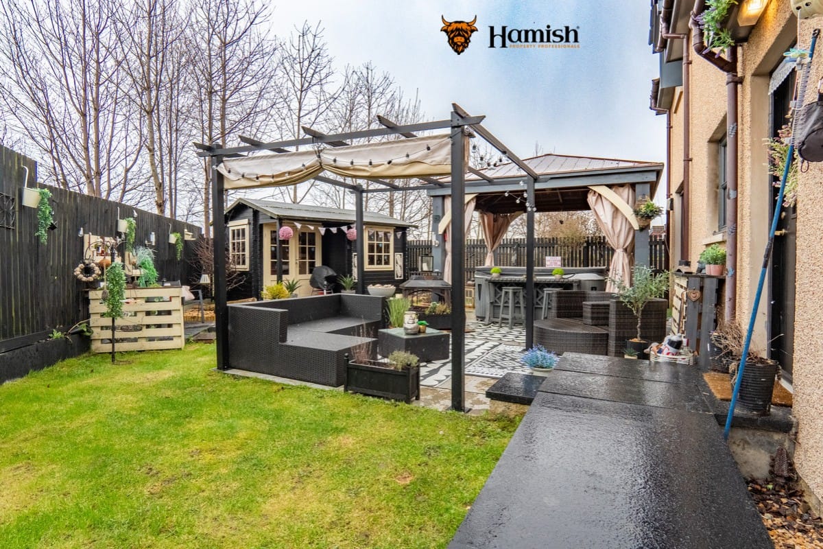 A beautifully designed low-maintenance outdoor space for relaxed living